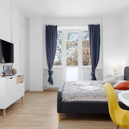 Quiet Apartment With Kitchen Near The Metro Prague Exterior photo