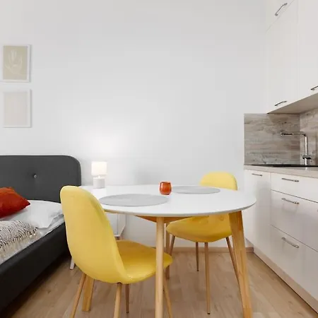 Quiet Apartment With Kitchen Near The Metro Prague Exterior photo