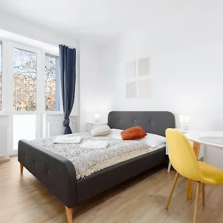Quiet Apartment With Kitchen Near The Metro Prague Exterior photo