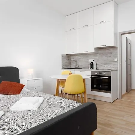 Quiet Apartment With Kitchen Near The Metro Prague Exterior photo