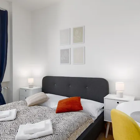 Quiet Apartment With Kitchen Near The Metro Prague Exterior photo