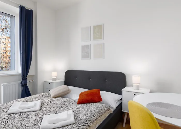 Quiet Apartment With Kitchen Near The Metro